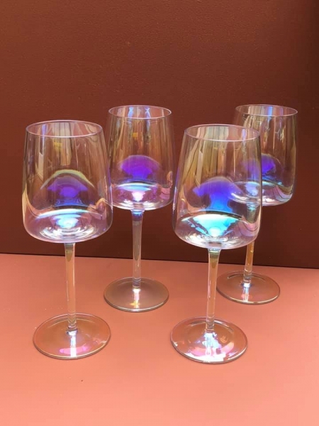 4 Pearl Wine Glasses Image