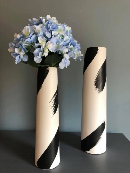Small Black & White Vase Image