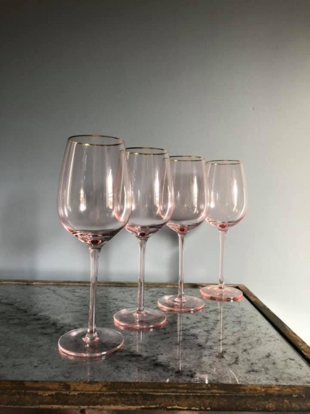 4 Blush Red Wine Glasses Image
