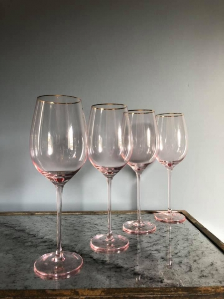 4 Blush White Wine Glasses Image
