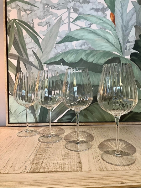 4 White Wine Glasses Image