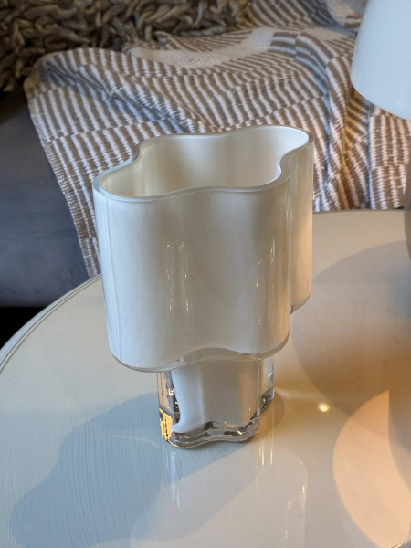 Milk Wave Vase Image