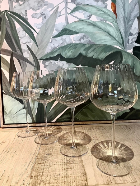 4 Red Wine Glasses Image