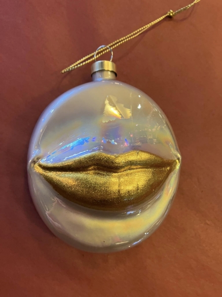 Lips Bauble Gold Image