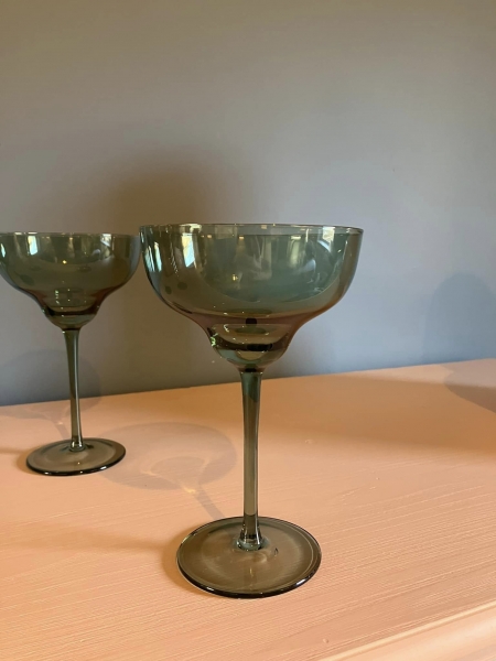 Set of 4 Green Cocktail Glasses Image