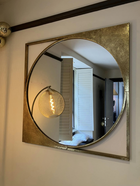 Sq Circle Mirror Image